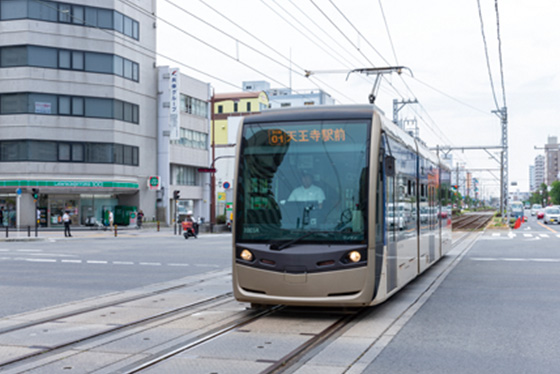 路面電車に乗ってみよう！ LET'S RIDE ON A TRAM!