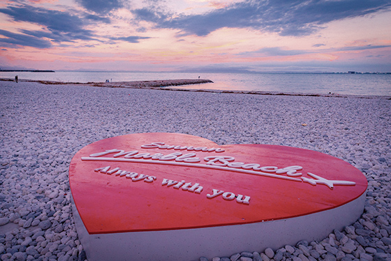マーブルビーチ「恋人の聖地」 Marble beach ''Sweetheart's sacred place''