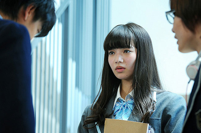 ヒロイン・亜豆美保を演じるのは小松菜奈 © 2015 映画「バクマン。」製作委員会