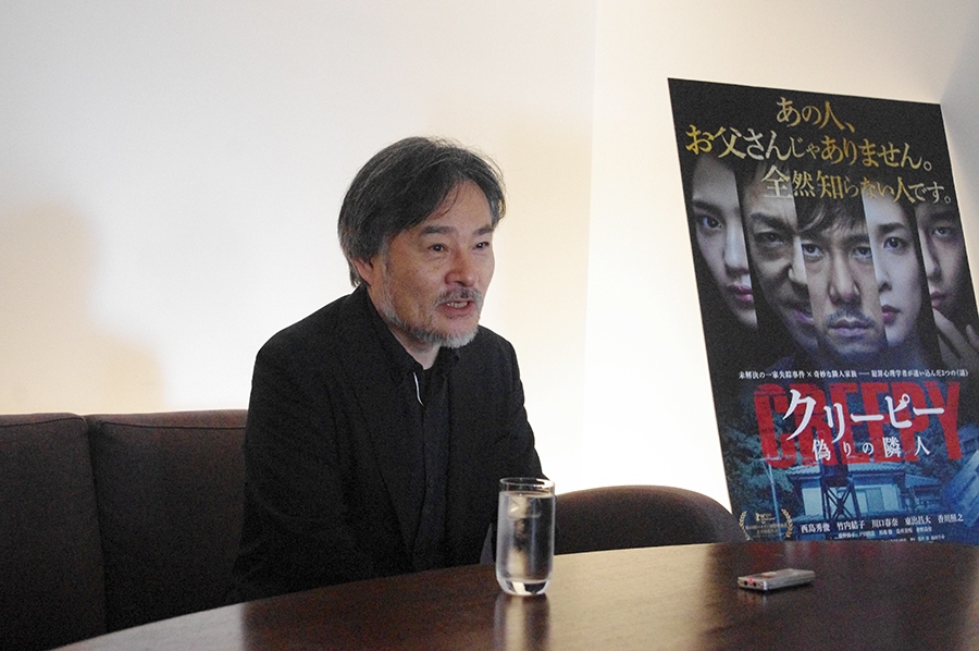 「生のフルオーケストラで音楽を作りたいというのが基本にある」と黒沢清監督