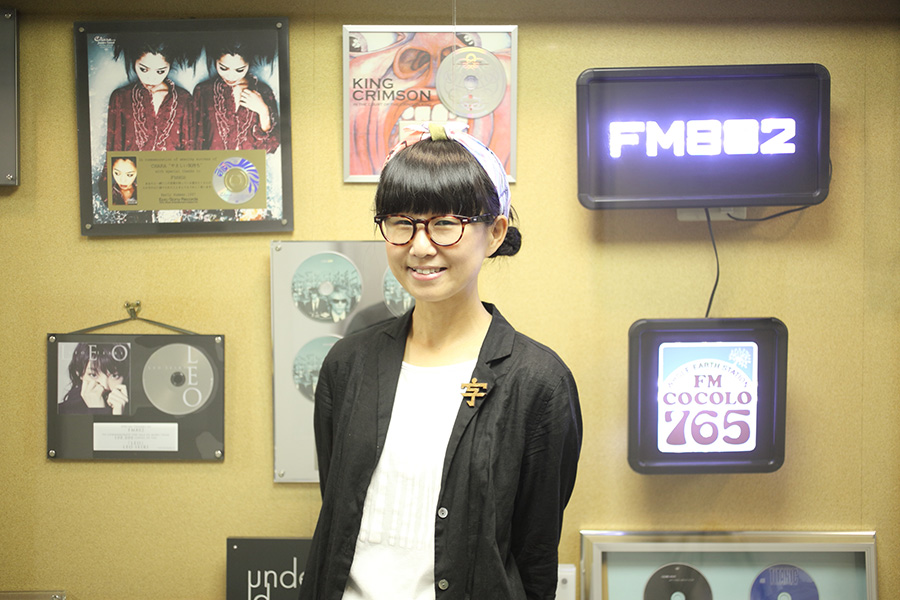 FM802の『BEAT EXPO』の水・木曜を担当する土井コマキさん。本人曰く、かき氷の量はそんなに食べられないので、自分が食べたいかき氷を目指したそう