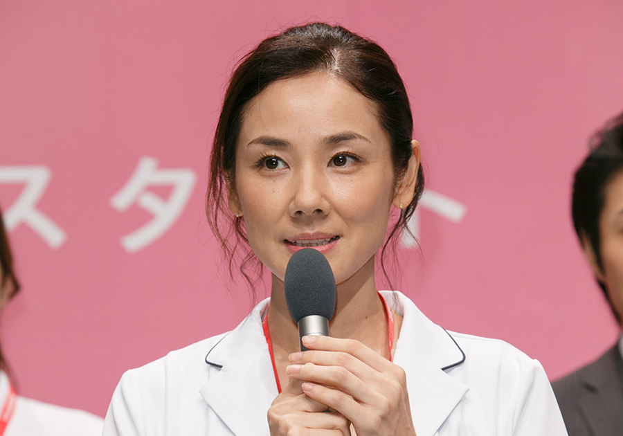 民放連続ドラマ初主演の意気込みを語る女優・吉田羊（８日・制作発表にて）