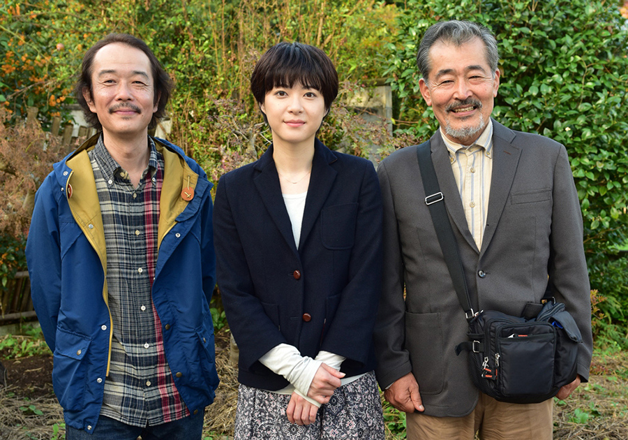 左から、伊藤さん役のリリー・フランキー、彩役の上野樹里、お父さん役の藤竜也 © 中澤日菜子・講談社／2016映画「お父さんと伊藤さん」製作委員会