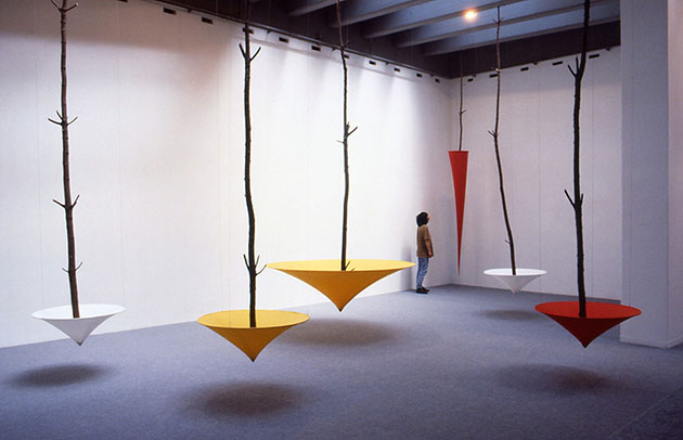《Inversion－Vertical space》1988年　第43回ヴェネチア・ビエンナーレ日本館での展示（ヴェネチア）