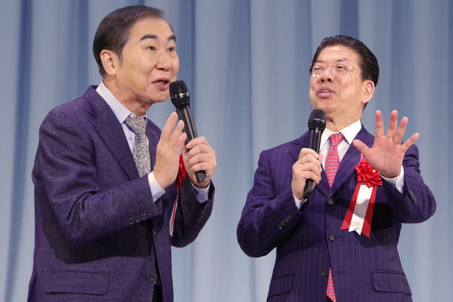 「我々にとって梅田に劇場ができるのはありがたいこと」と桂文枝（左）、西川きよし