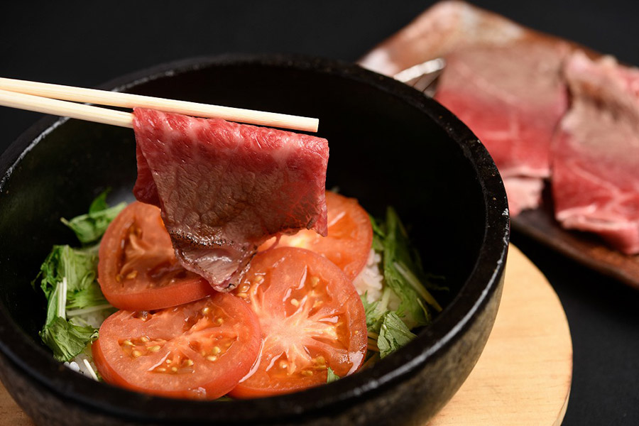 関西ブロック代表の三木SA（上）「三田牛炙り焼きの完熟トマト丼」