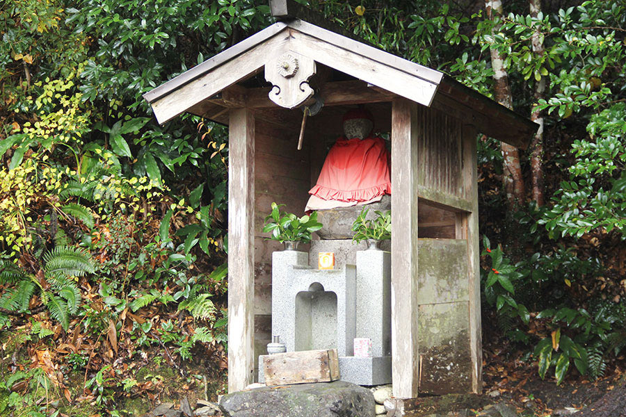 母体と子どもの安全を祈願する、「熊野古道」の「子安地蔵」