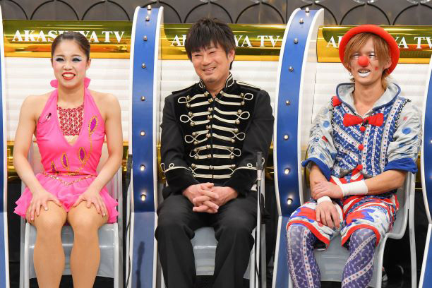 左から、平田有里さん、中園栄一郎さん、ピエロの高岡由侑さんは空中ブランコチーム　写真提供：ＭＢＳ