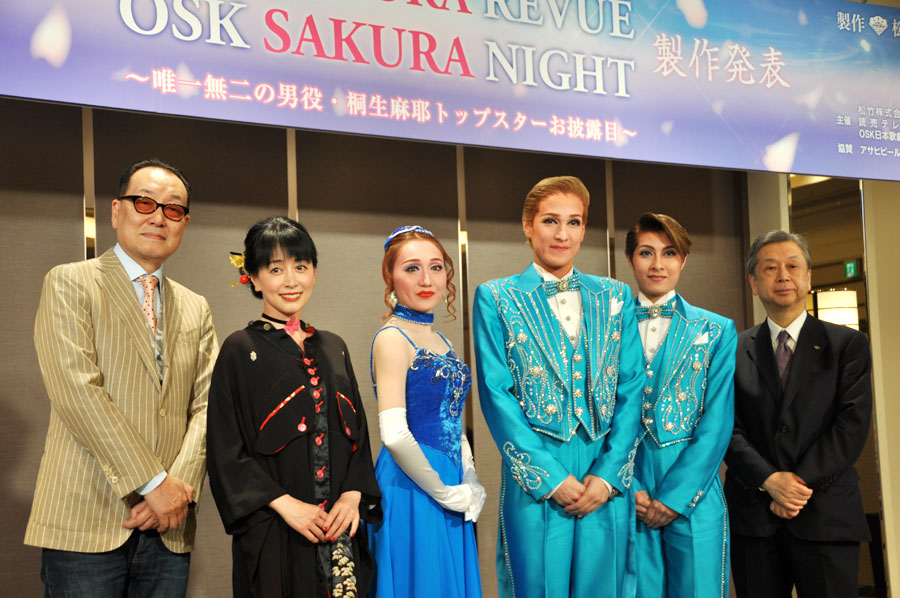 写真左から広井王子、声優の横山智佐、ＯＳＫの舞美りら、桐生麻耶、楊琳、松竹の安孫子正取締役副社長
