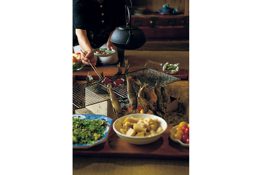 ゲストハウスでは、地元のお母さんとの交流会として手作り晩ごはん（要予約、１人１０００円）も楽しめる。自炊もＯＫ