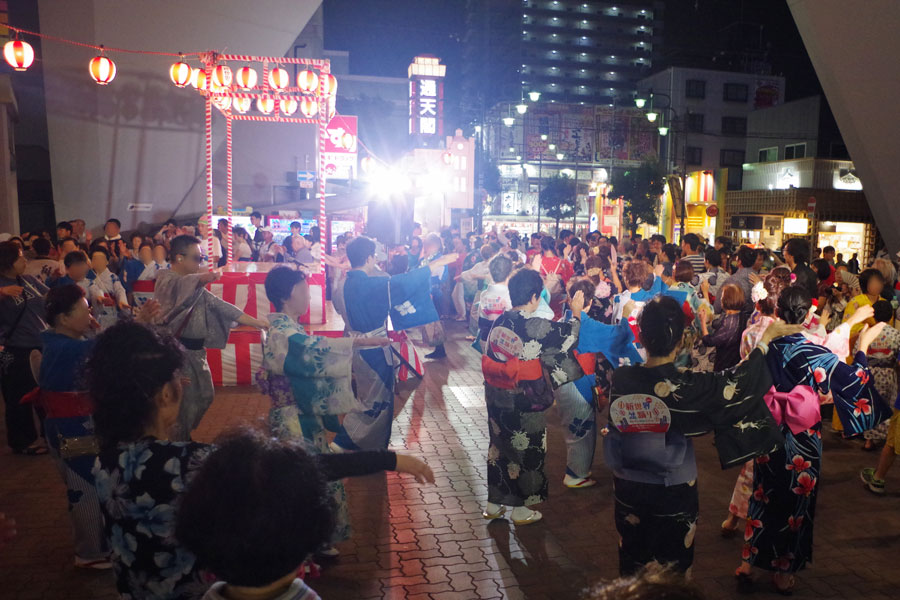 新世界で５５年ぶり 盆踊りで賑わう下町 Lmaga Jp