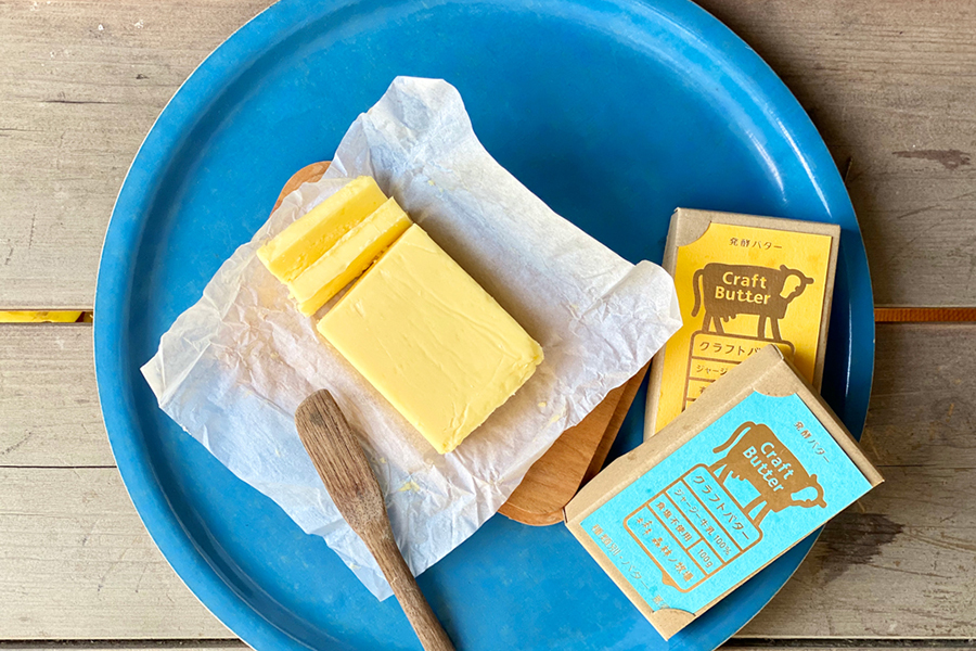 放牧のジャージ牛乳を使った発酵バター「バターのいとこから生まれた森林ノ牧場バター」（有塩または食塩不使用、各１５００円）