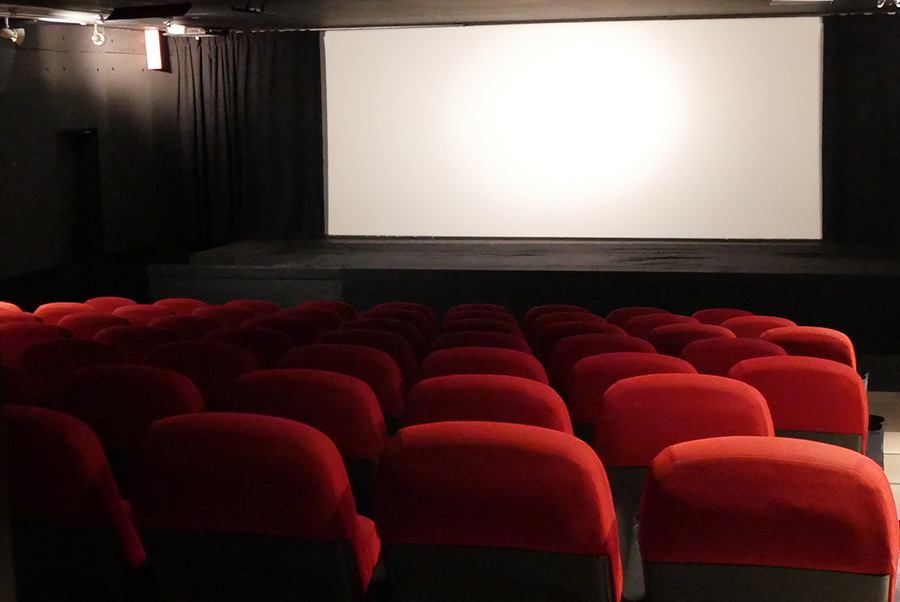 「元町映画館」は、66席＋1（車椅子）