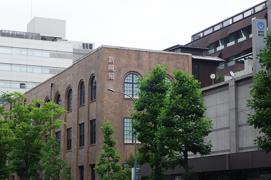 旧京都中央電話局の建築を活かしたままリノベーションされた新風館