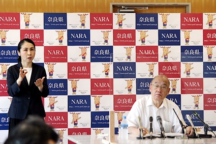 ８月７日の定例記者会見で、「ふるさとへの帰省もＧｏＴｏトラベルの主旨にも基本的に賛成している」と語った奈良県の荒井知事