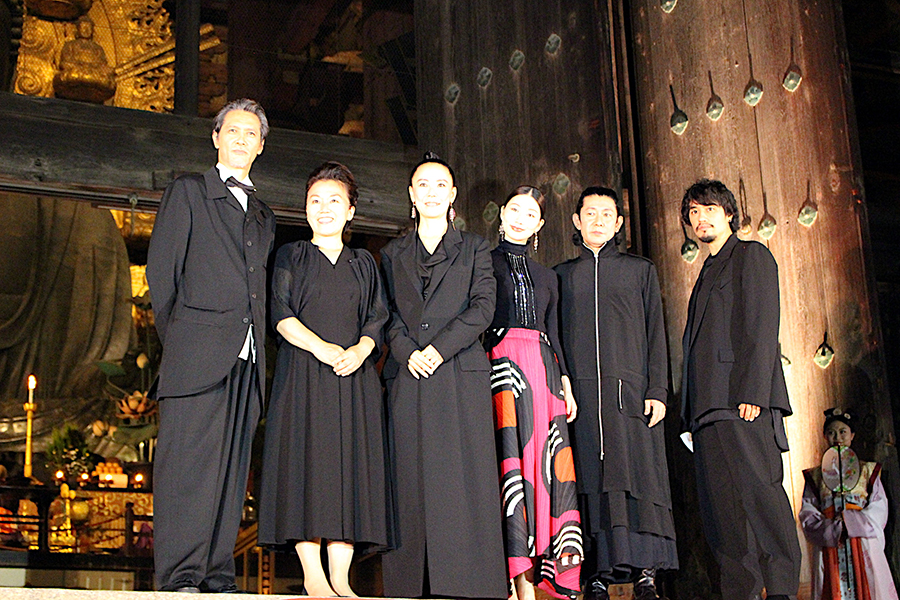 左から加藤雅也、中野聖子、河瀨直美、土居志央梨、永瀬正敏、斎藤工