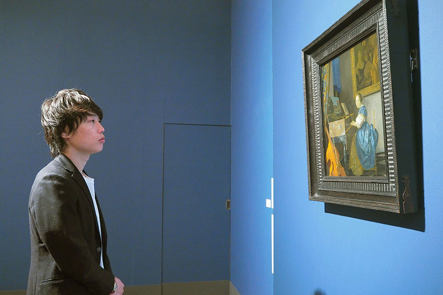 残っている作品が30数点しかないとわれるフェルメールの絵もさりげなく展示。ヨハネス・フェルメール「ヴァージナルの前に座る若い女性」