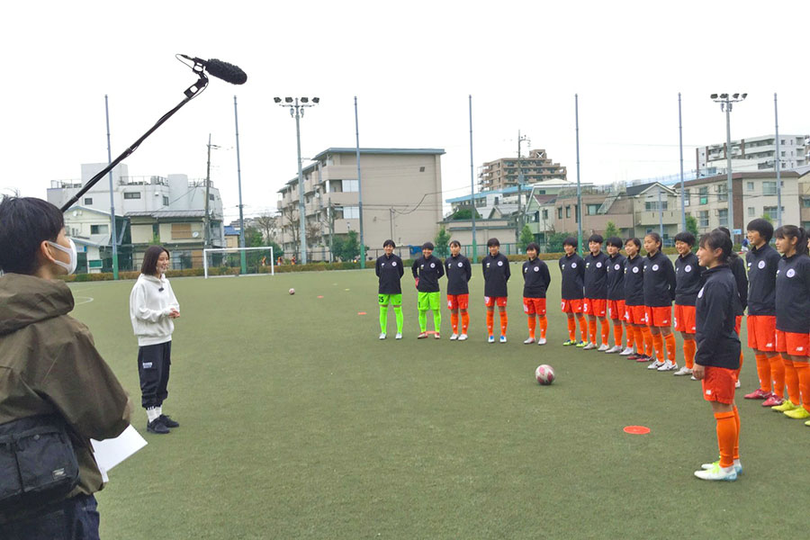 朝日奈央が高校女子サッカー取材 スタッフにダメ出しも Lmaga Jp