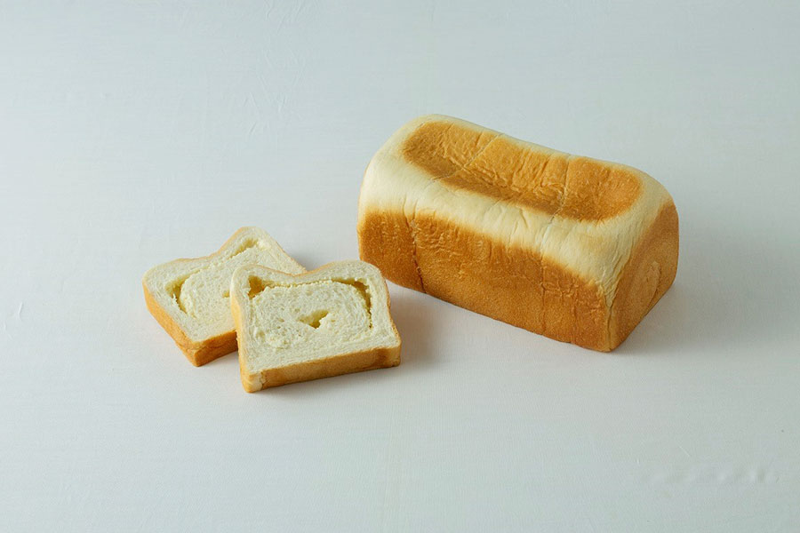 クリームチーズたっぷりの「極みふんわり生食パン」（1800円・数量限定）