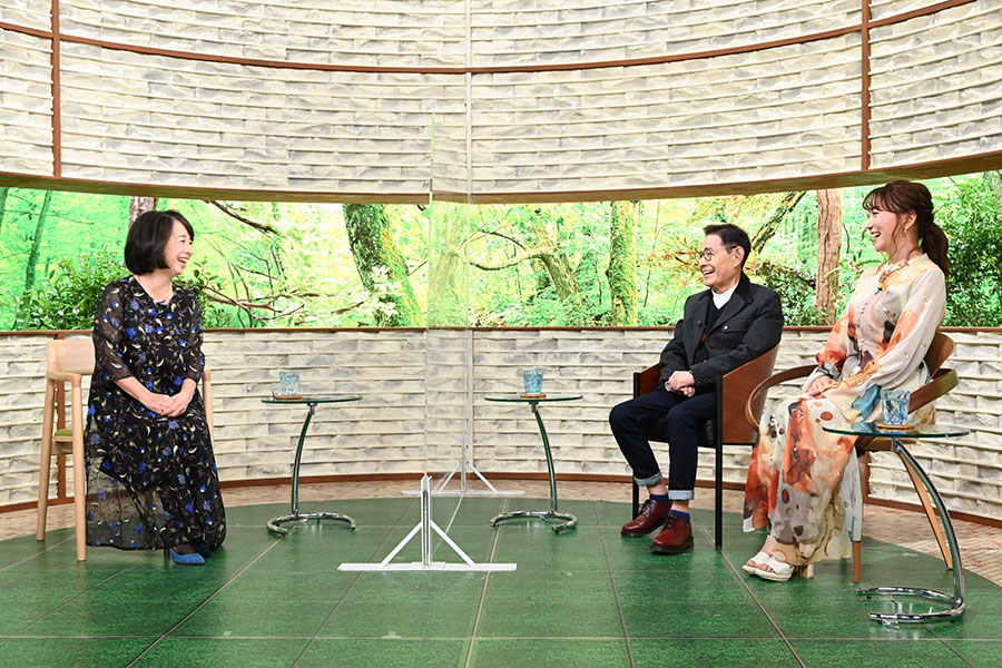 ゲストの加藤茶（中央）と、綾菜（右）、番組ＭＣの阿川佐和子（左） （写真提供：ＭＢＳ）