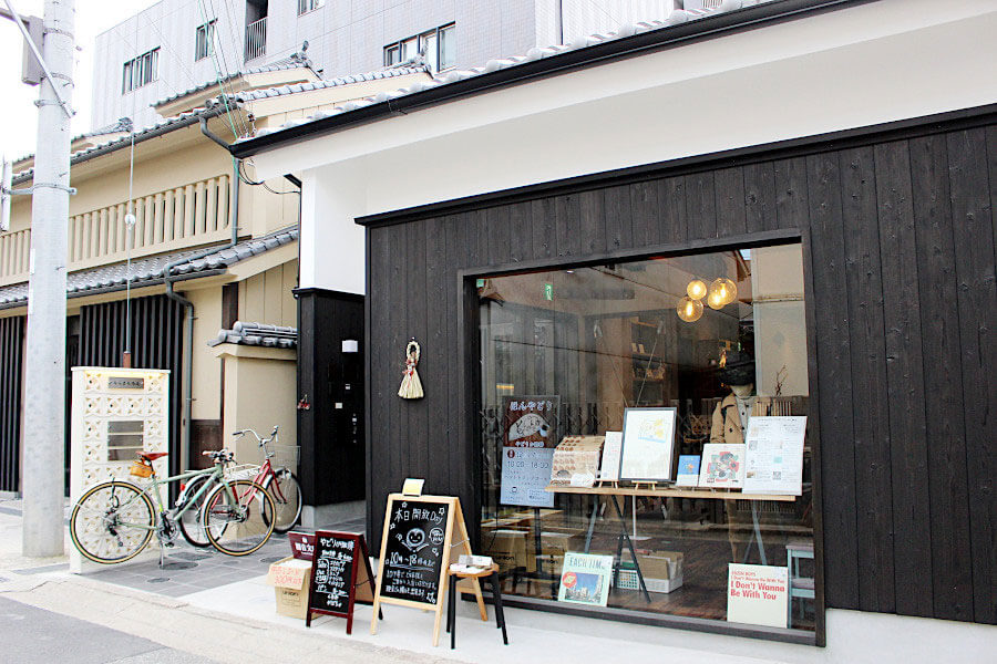 2020年12月10日移転リニューアルオープンした奈良の無人キャッシュレス書店「ふうせんかずら」。築110年の町家をフルリノベーションした