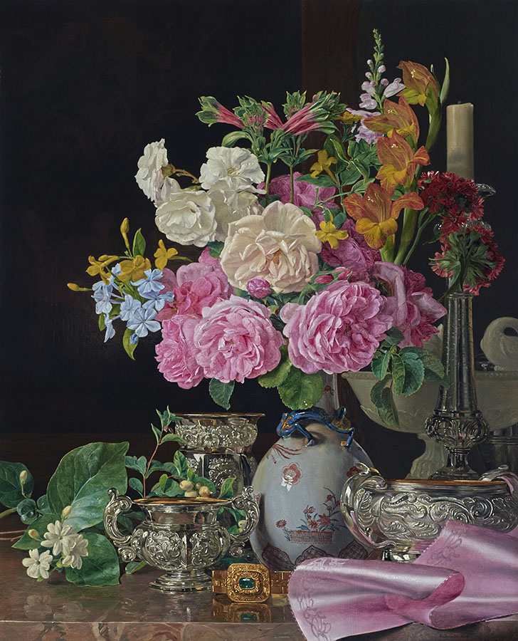 フェルディナント・ゲオルク・ヴァルトミュラー《磁器の花瓶の花、燭台、銀器》　1839年　油彩・板 （C）LIECHTENSTEIN. The Princely Collections, Vaduz–Vienna