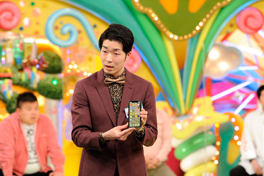 マジックの全日本大会で優勝する実力者のAkio(C)ABCテレビ
