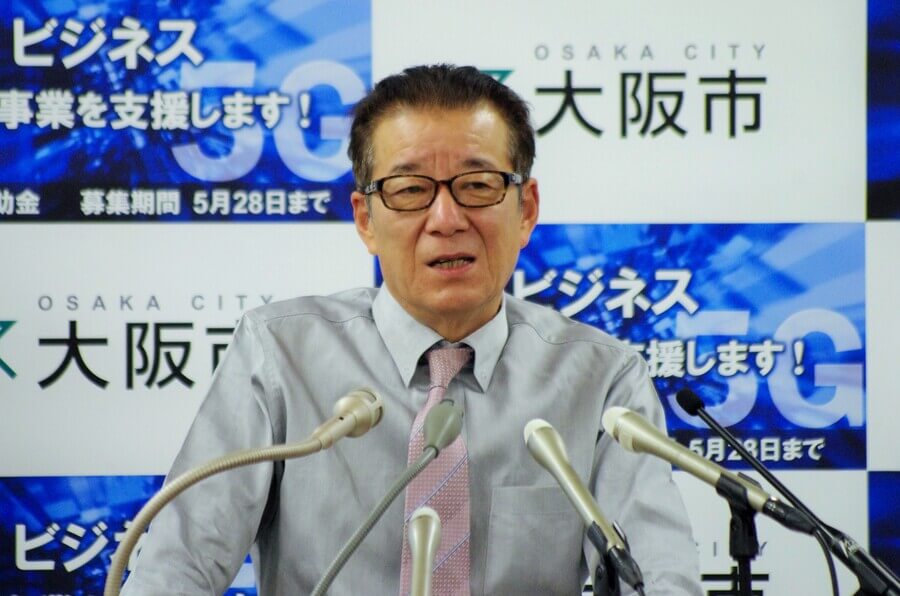 定例会見で不正申請に対し憤慨する松井一郎市長（4月22日・大阪市役所）