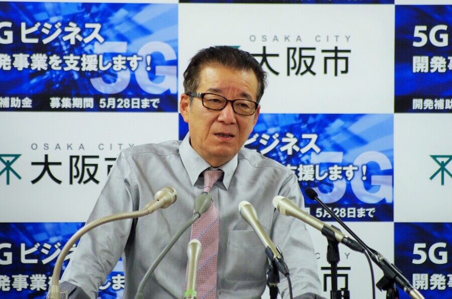 定例会見で高齢者のワクチン接種について説明する松井一郎市長（4月22日・大阪市役所）