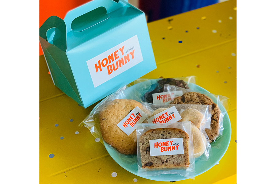 「Honey Bunny」のギフトボックスAセットは、クッキー4枚とケーキ1個。1170円（季節によって内容が変更）