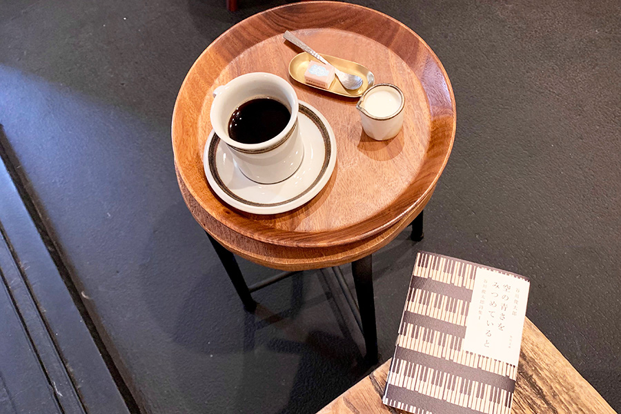 コーヒー400円〜は「白浜STAND!」として不定期で営業する京都の「オオヤコーヒ焙煎所」の豆を月替り