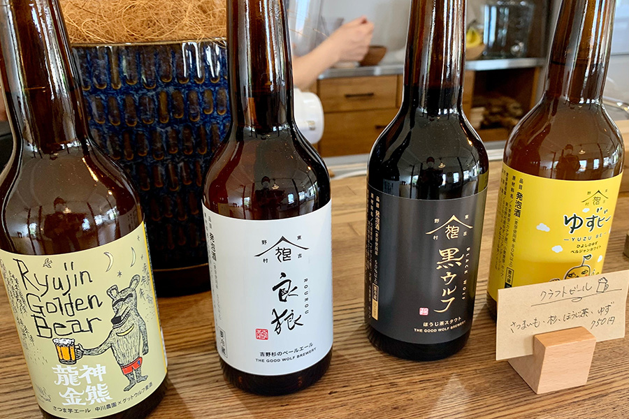 龍神のサツマイモや吉野杉など、和歌山や奈良のクラフトビールも販売。各750円