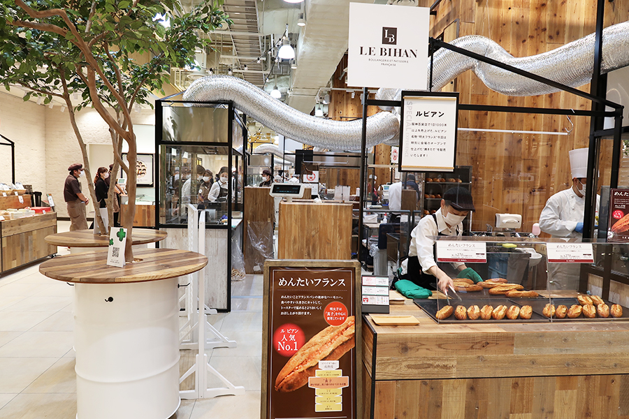 「食祭テラス」は期間ごとに出店店舗が変更。10月13日までは、阪神の人気店のメニューなどが集結