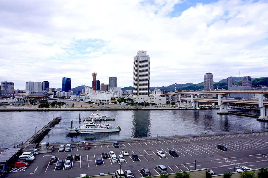 atoa４階のルーフトップから見える神戸の景色