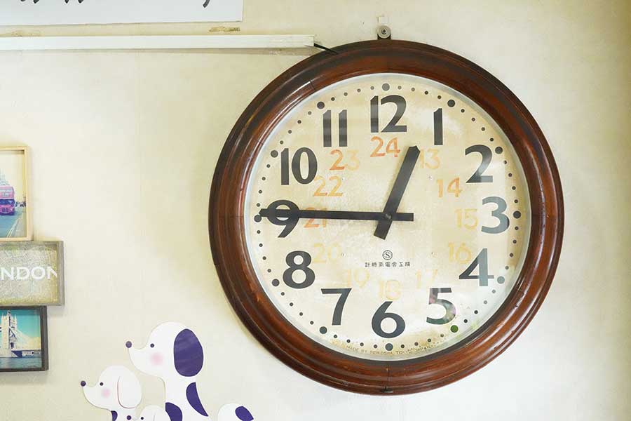 昔駅で使われていたという年代物の時計