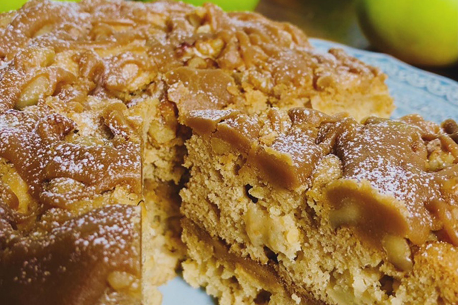 イギリスのりんごブラムリーアップルを使ったブラムリーファッジケーキは、今の季節のお楽しみ
