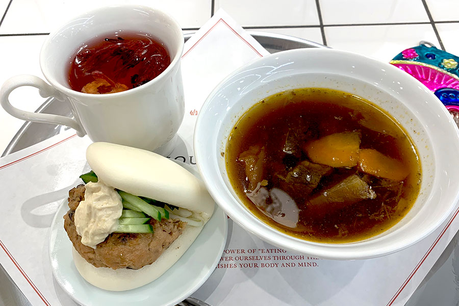 台湾養生スープとヴィーガンBAO、ドリンクのセット（1370円）