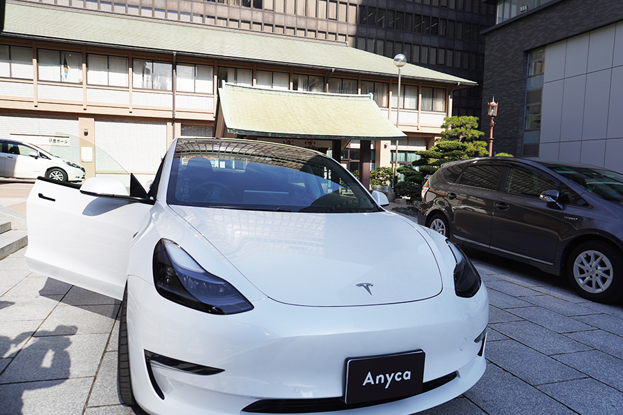 アプリひとつで全1000種以上の車種から好きな車をレンタルすることができるサービス「Anyca」