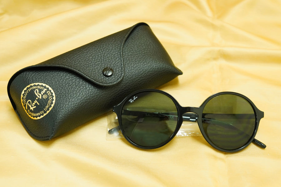 Ray-Ban(レイバン)のサングラス(RB4304)