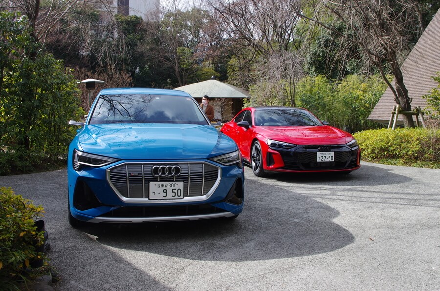 会場には色鮮やかな「Audi Q4 e-tron」シリーズが展示された。左から「Audi e-tron Sportback」「Audi RS e-tron GT」（1月21日・大阪市都島区）