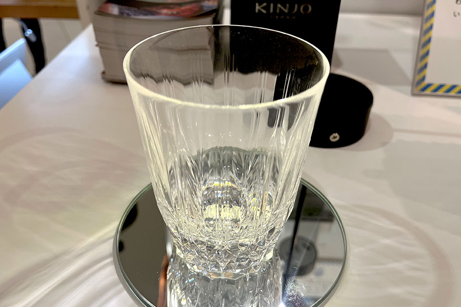 実はゴムでできている「錦城護謨」（八尾市）のグラス「KINJO JAPAN E1」（4950円）