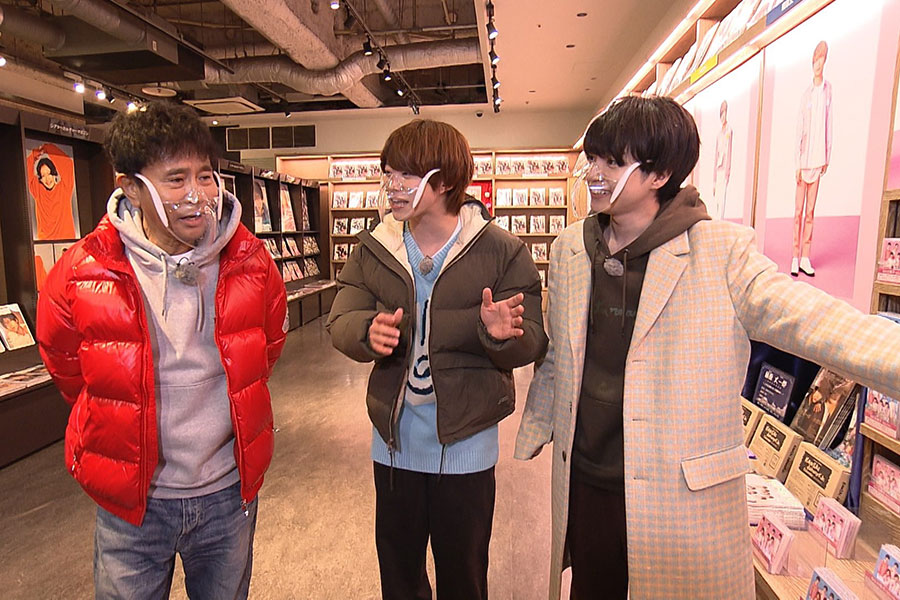 店内がなにわ男子一色のCDショップに浜田も驚き（左から　浜田雅功、大橋和也、西畑大吾）(C)MBS