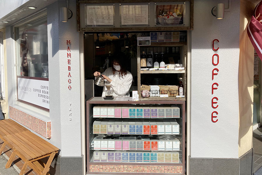 タバコ店のような１坪のスペシャルティコーヒー専門店「MAMEBACO 江坂店」（大阪府吹田市）