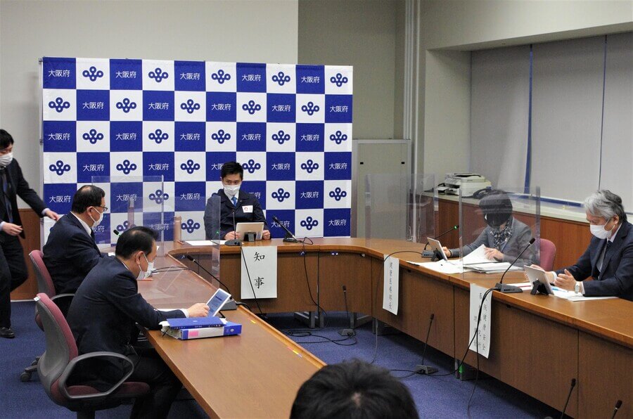急遽開催された「大阪府新型コロナウイルス対策本部会議」の様子（2月16日・大阪府庁）