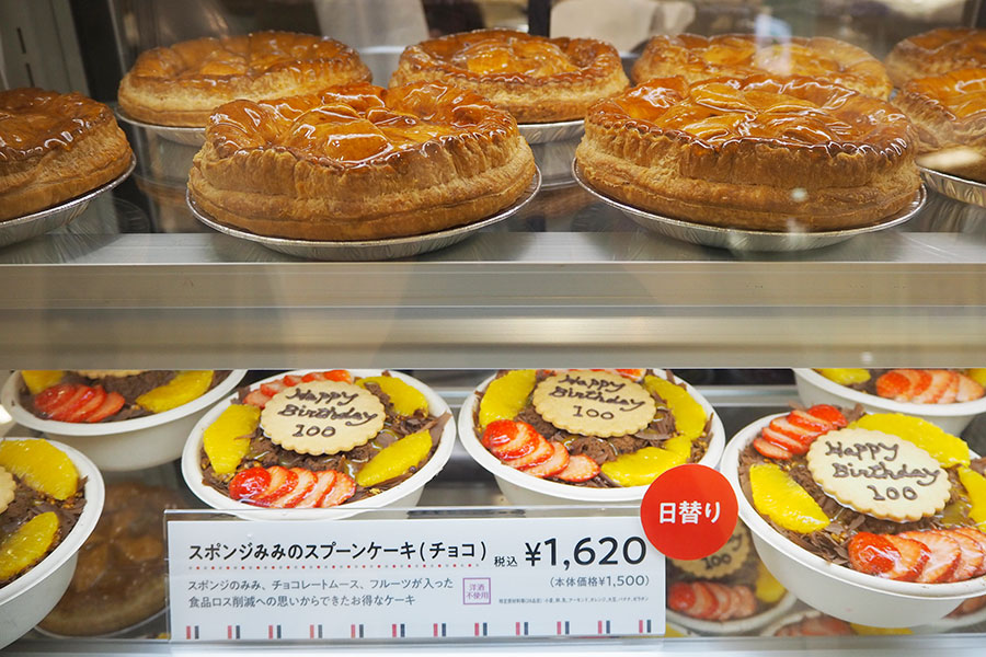 ケーキスポンジのみみを使った日替わりのケーキも販売（1620円）