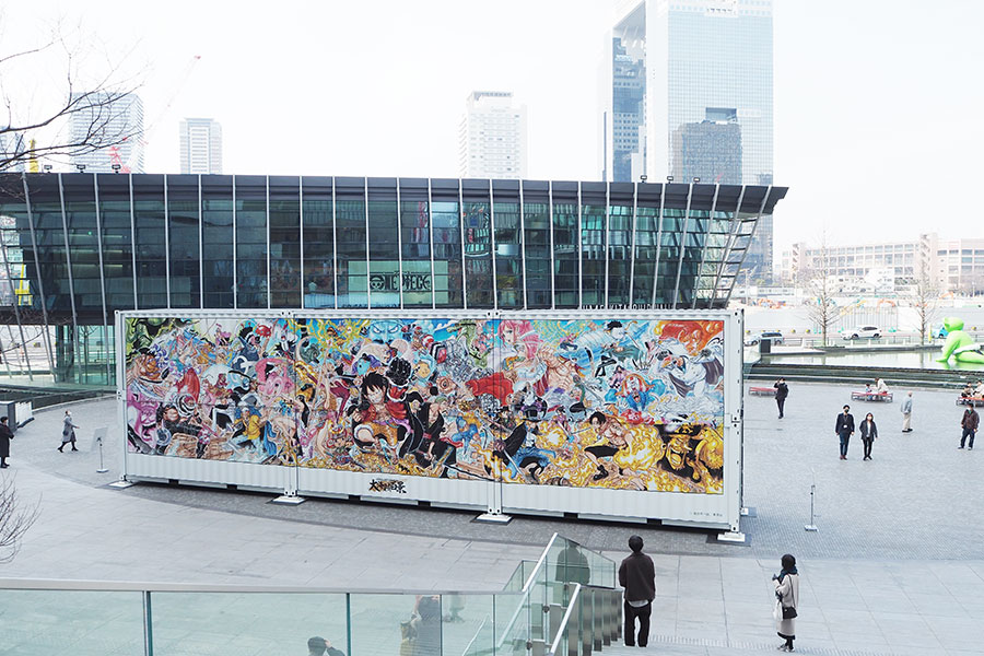 グランフロント大阪 うめきた広場に現れた巨大作品