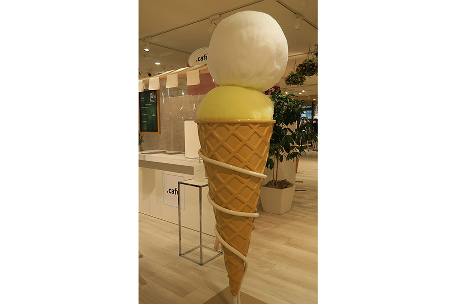 会場には巨大なアイスクリームが出現