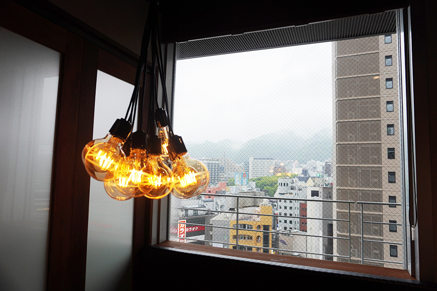 神戸の山が見渡せる個室も