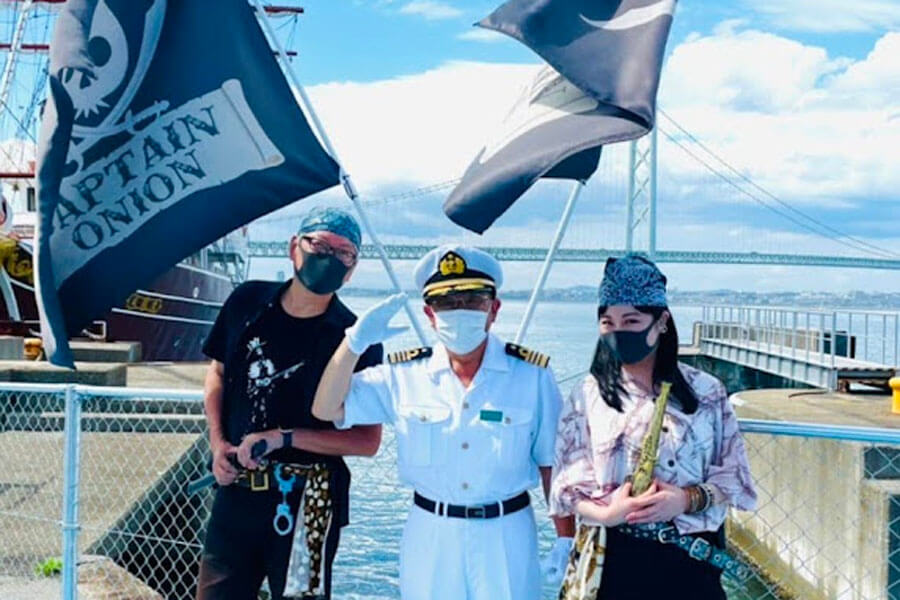海賊となったクルーがお出迎えする夏休みイベント『淡路島・岩屋港海賊ランド』