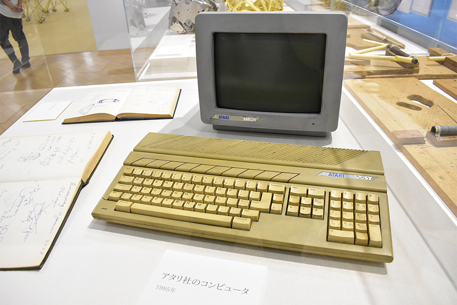 ヤンセン氏が初期に作品設計で使用していたコンピューター
